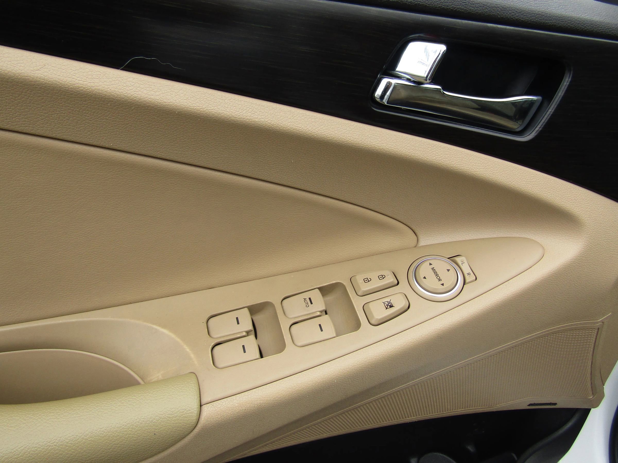 Used 2013 Hyundai Sonata Limited image 19