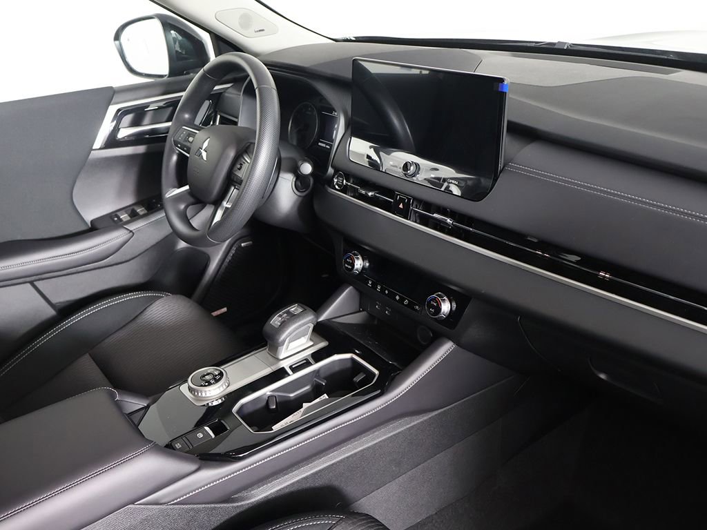 New 2026 Mitsubishi Outlander ES FWD image 25
