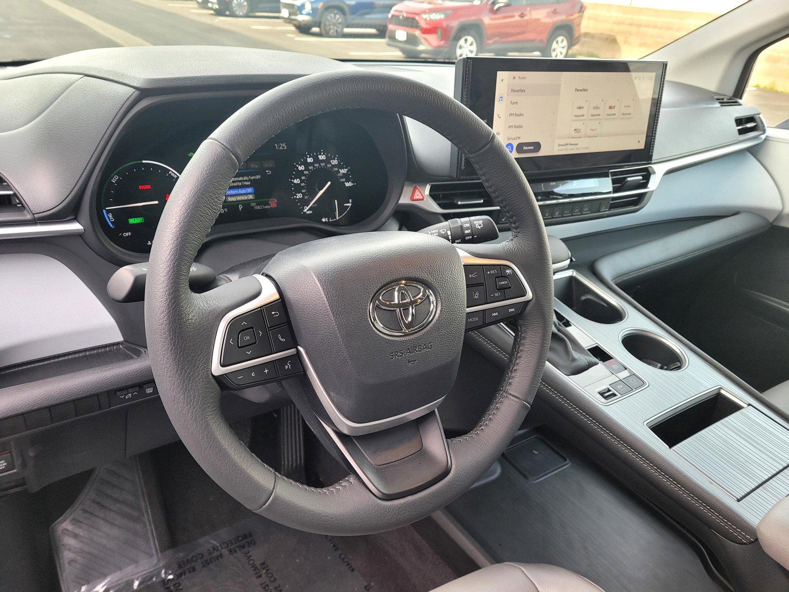 Used 2025 Toyota Sienna XLE image 9