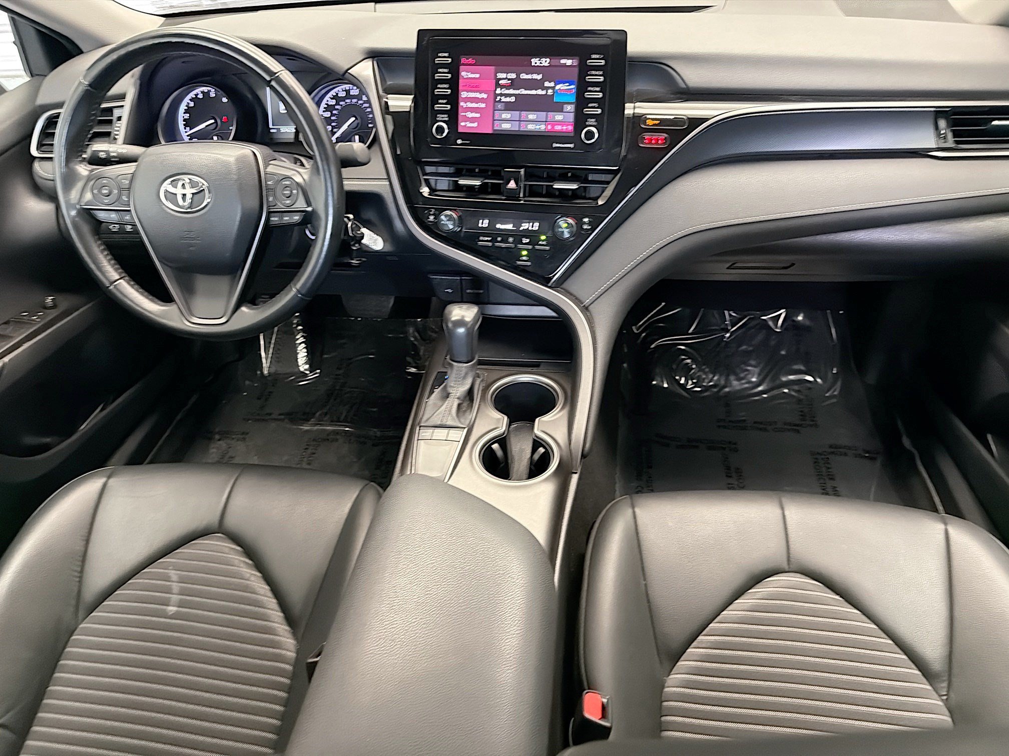 Used 2024 Toyota Camry SE FWD image 12