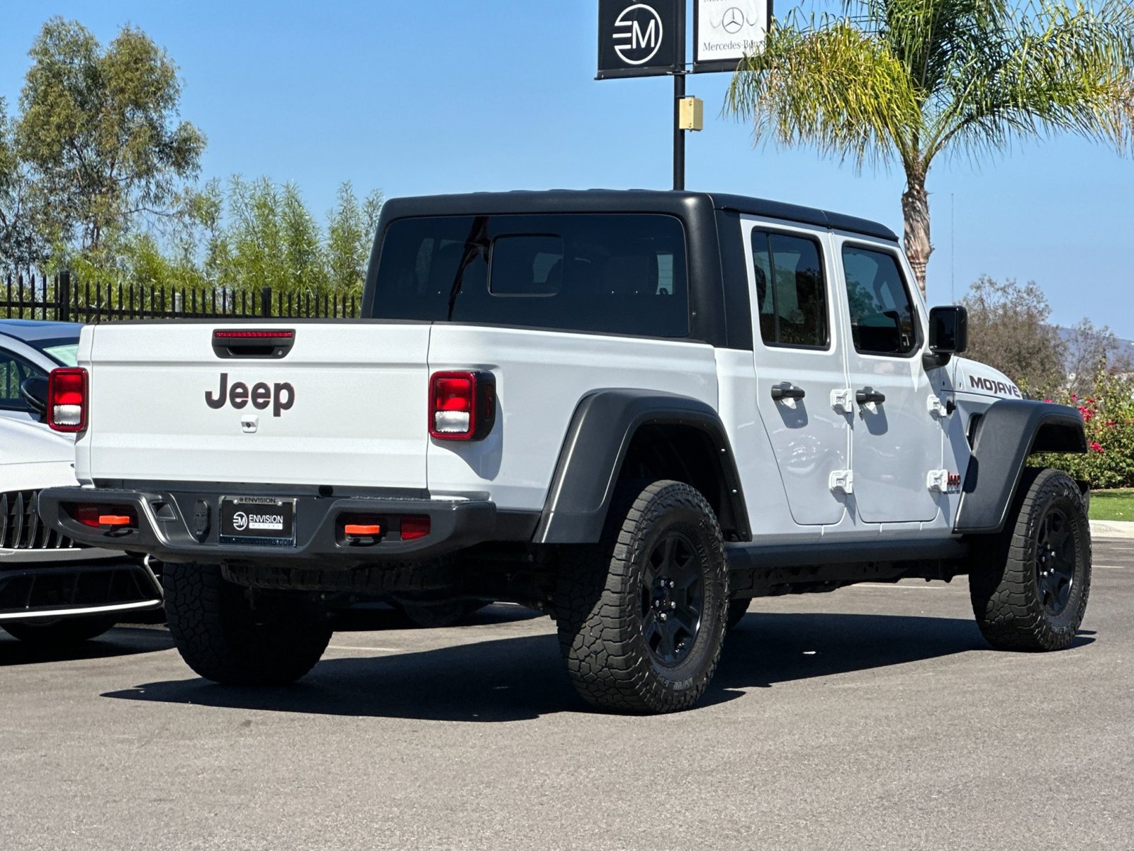 Used 2022 Jeep Gladiator Mojave AWD/4WD image 3