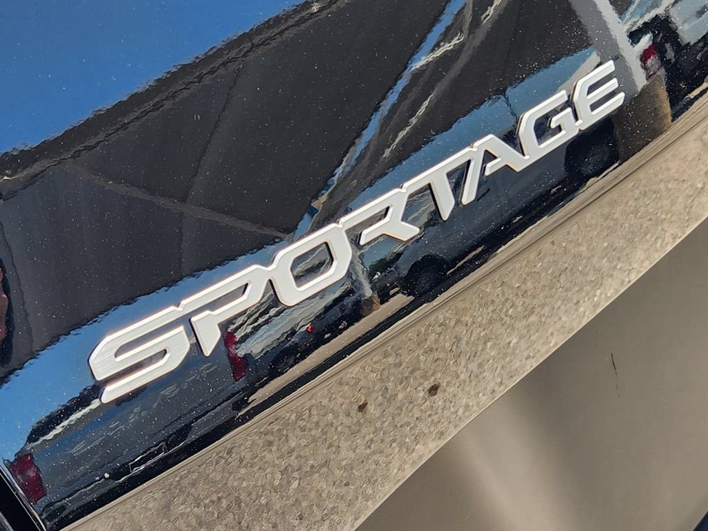 Used 2026 Kia Sportage LX FWD image 12