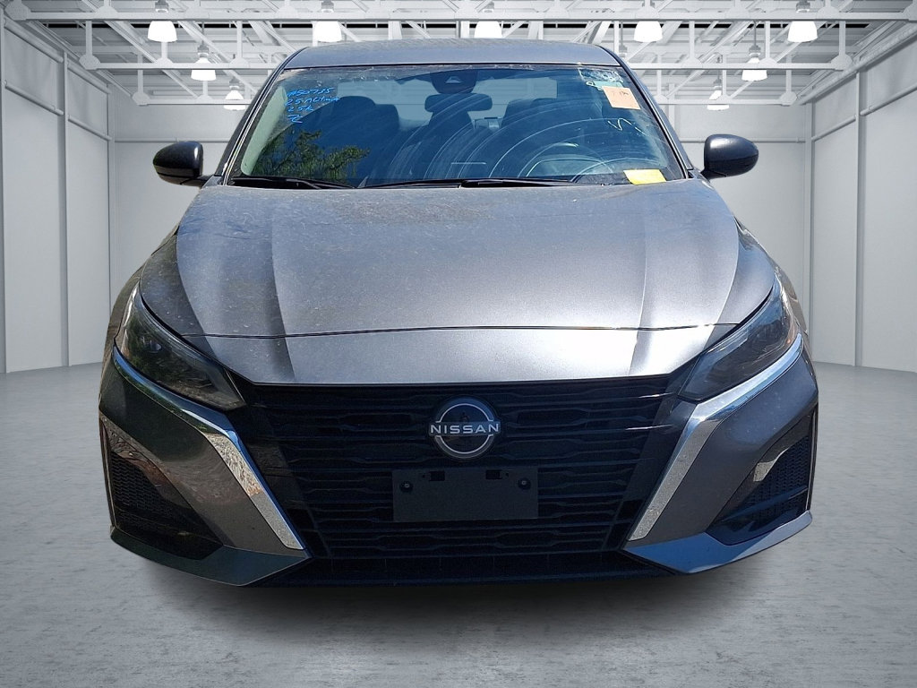 Used 2025 Nissan Altima 2.5 SV FWD image 2
