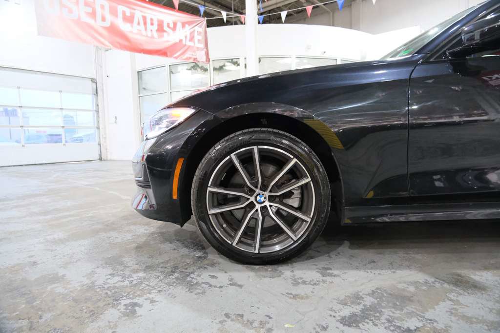 Used 2022 BMW 330i xDrive Sedan w/ Premium Package 2 image 5