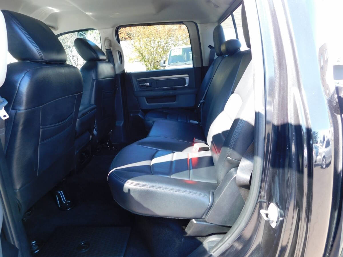 Used 2016 RAM 1500 Classic SLT w/ Luxury Group image 5