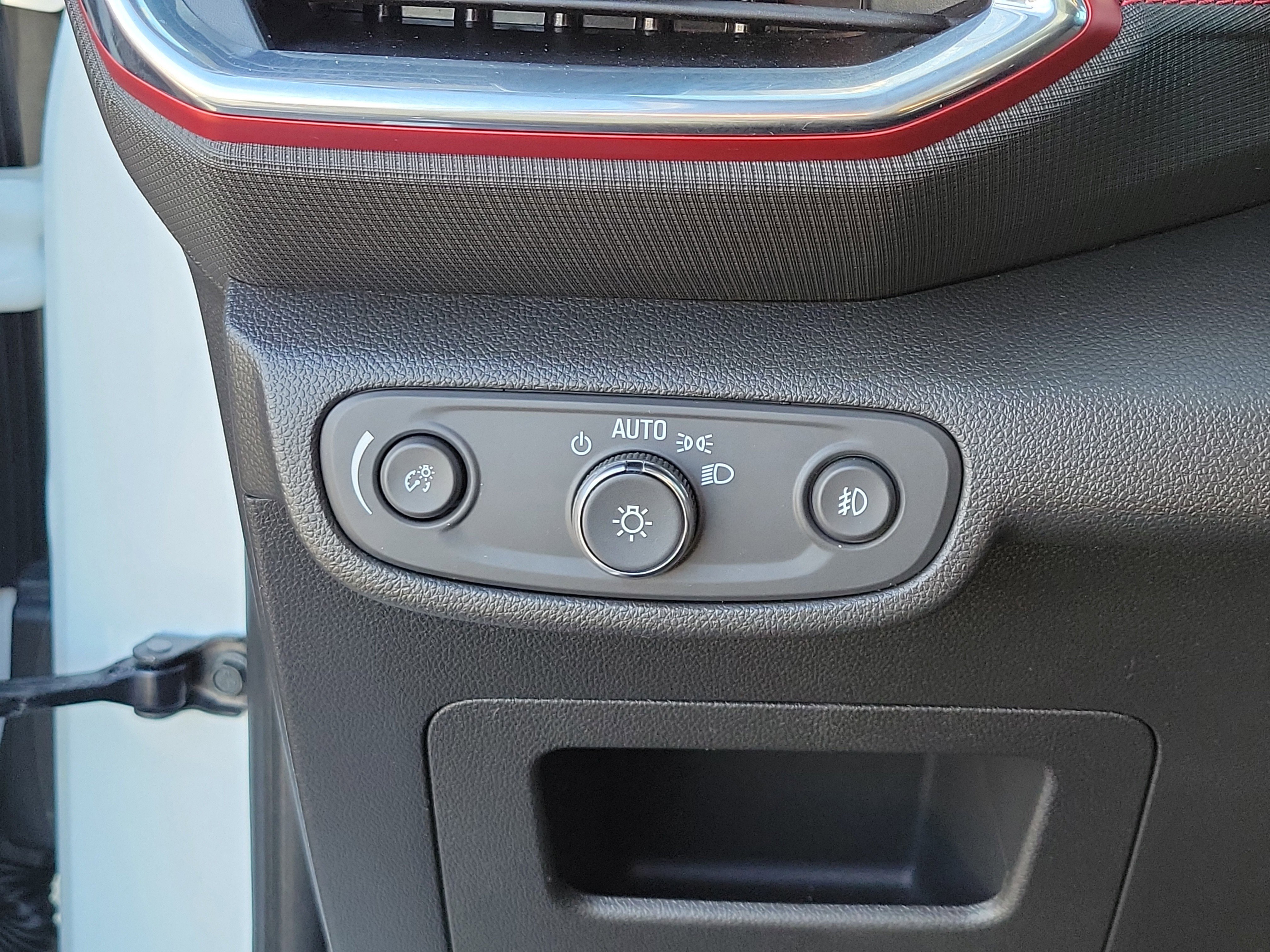 Used 2021 Chevrolet TrailBlazer RS w/ Technology Package image 26