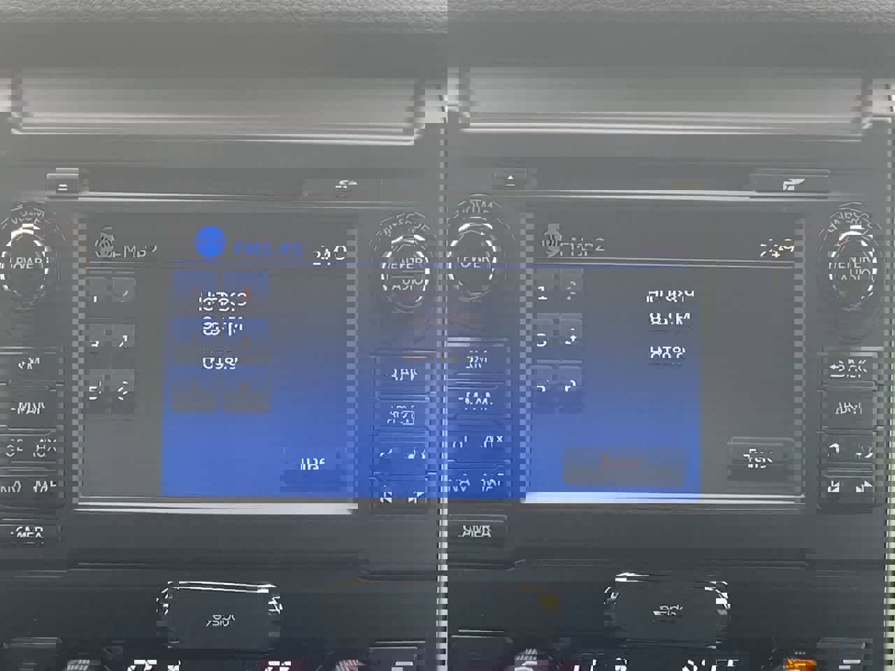 Used 2018 Nissan Titan SV w/ SV Convenience Package image 16