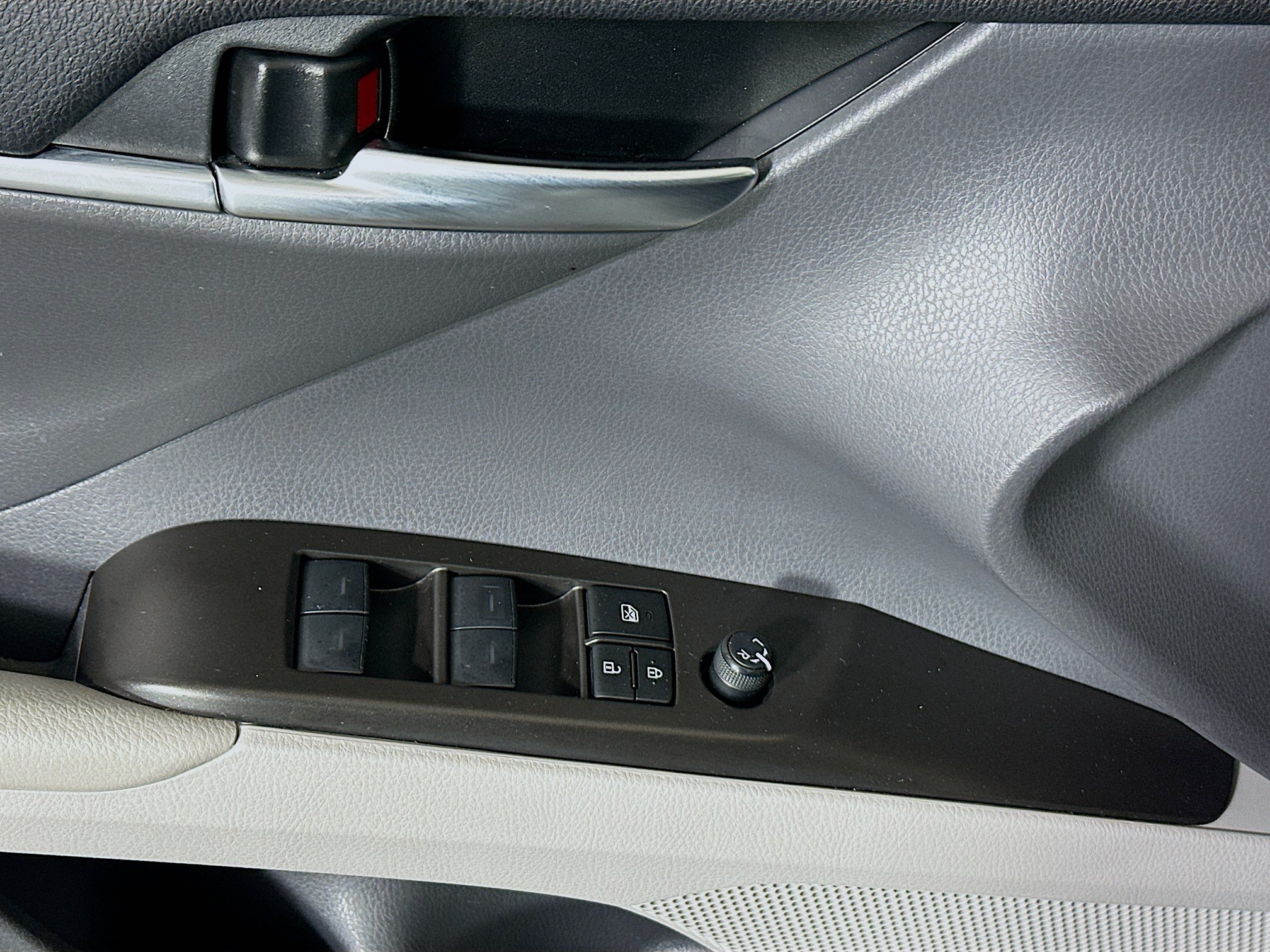 Used 2024 Toyota Camry LE w/ Convenience Package FWD image 14