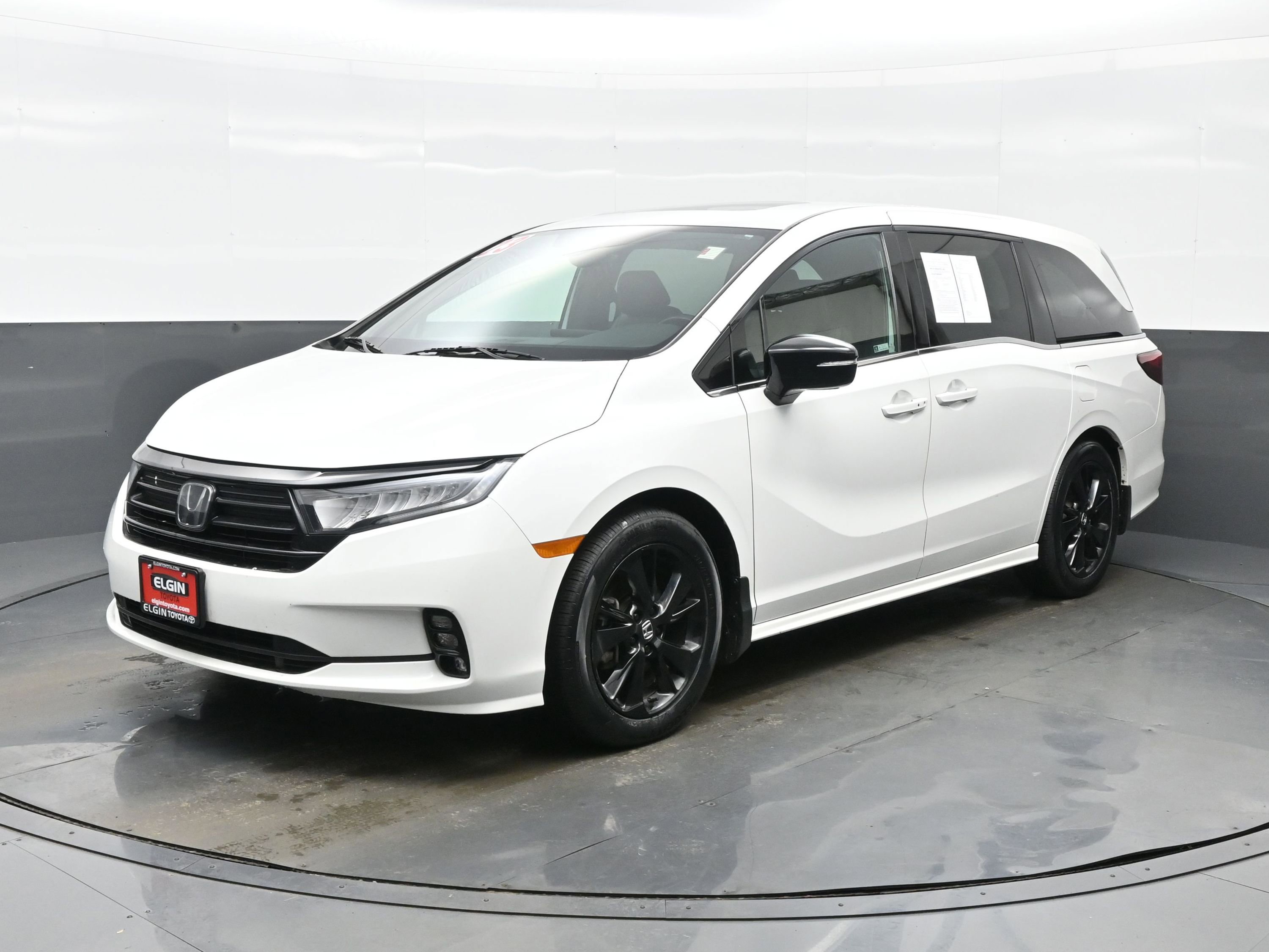 Used 2023 Honda Odyssey Sport image 2