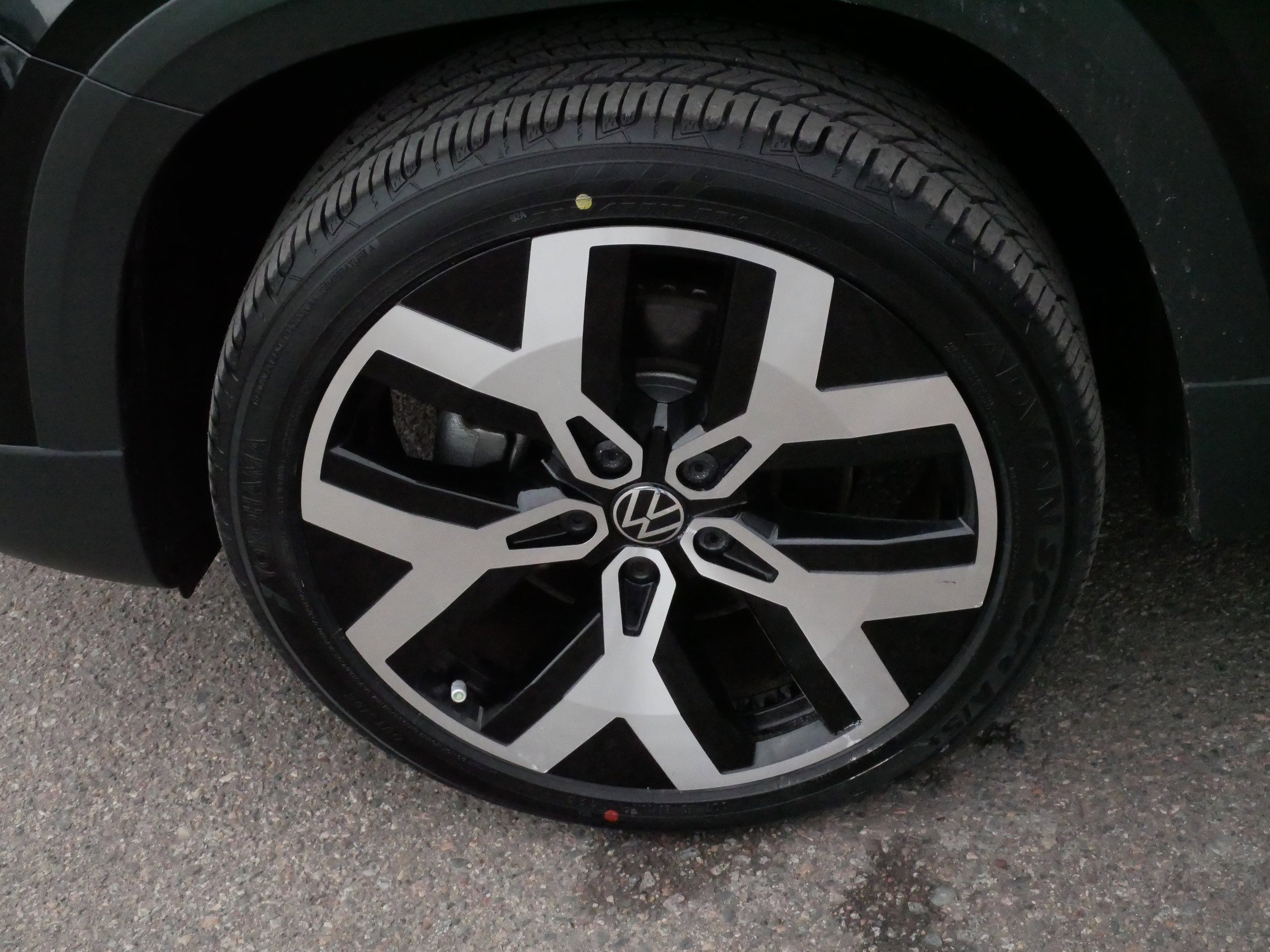 Certified 2022 Volkswagen Taos SEL w/ Panoramic Sunroof Package image 15