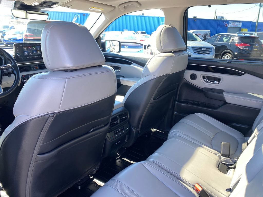 Used 2024 Honda Pilot Touring image 15
