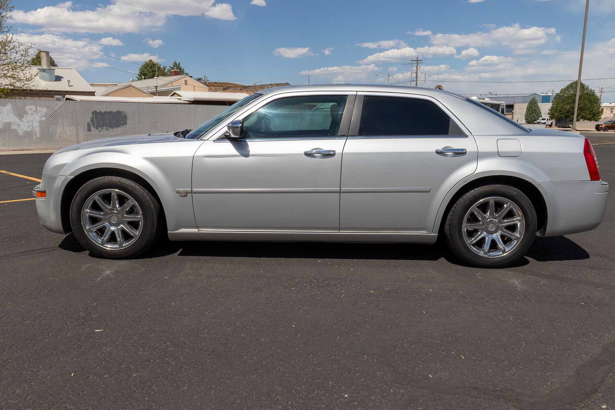 Used 2005 Chrysler 300 C w/ Navigation & Sound Group II RWD image 2