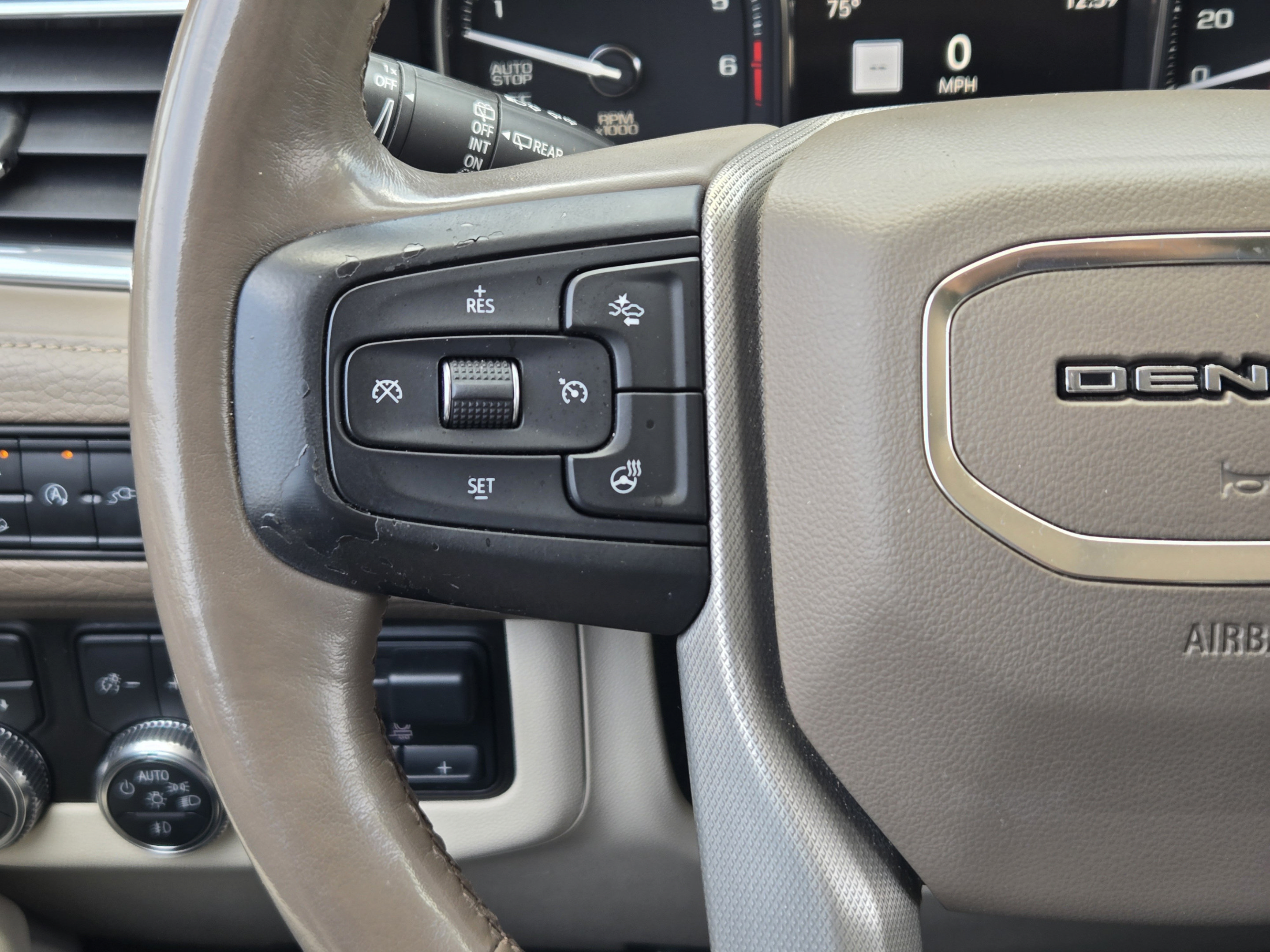 Used 2021 GMC Yukon Denali w/ Denali Ultimate Package AWD/4WD image 25
