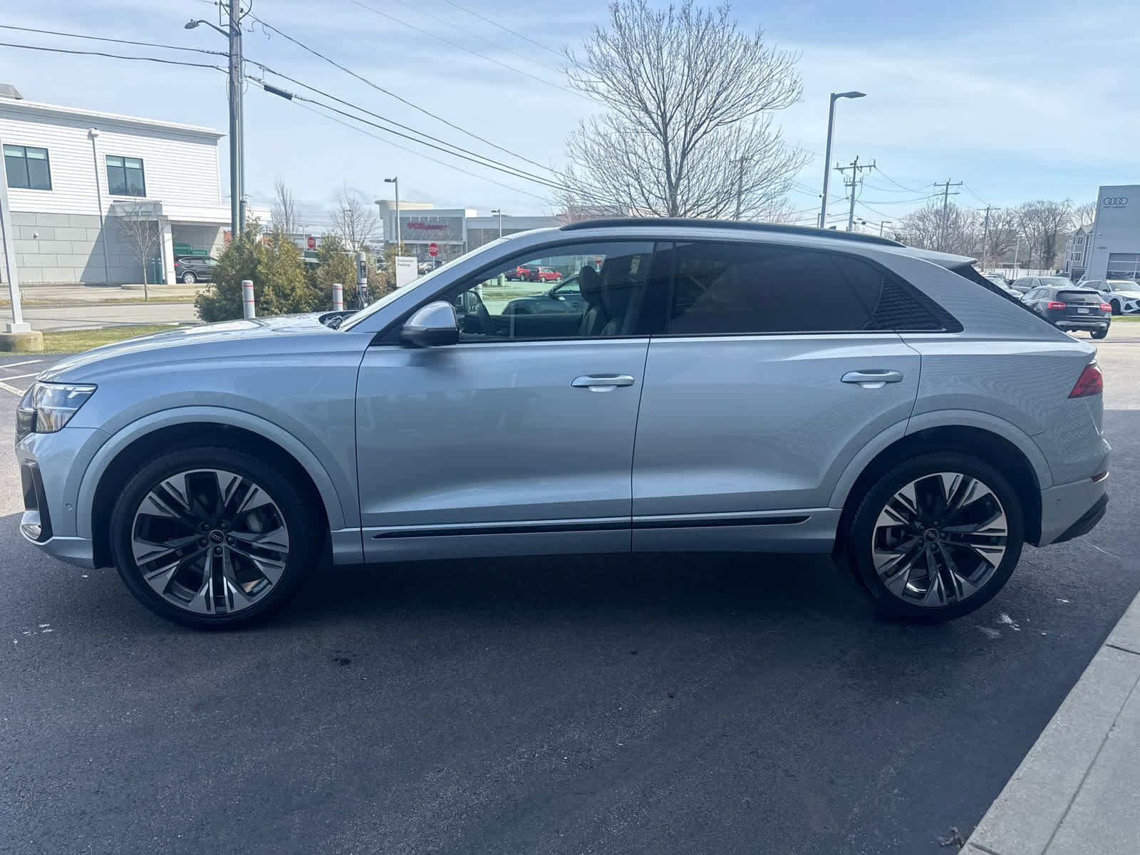 Used 2025 Audi Q8 Premium Plus w/ Premium Plus Package image 5