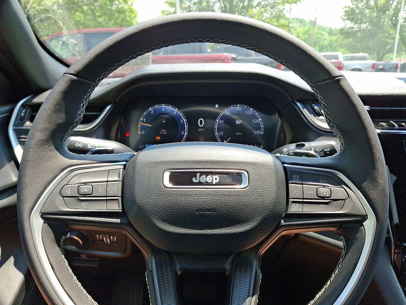 Certified 2025 Jeep Grand Cherokee Laredo X w/ Luxury Tech Group I image 16