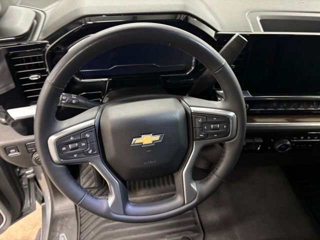 Used 2025 Chevrolet Silverado 2500 LT w/ Convenience Package image 16