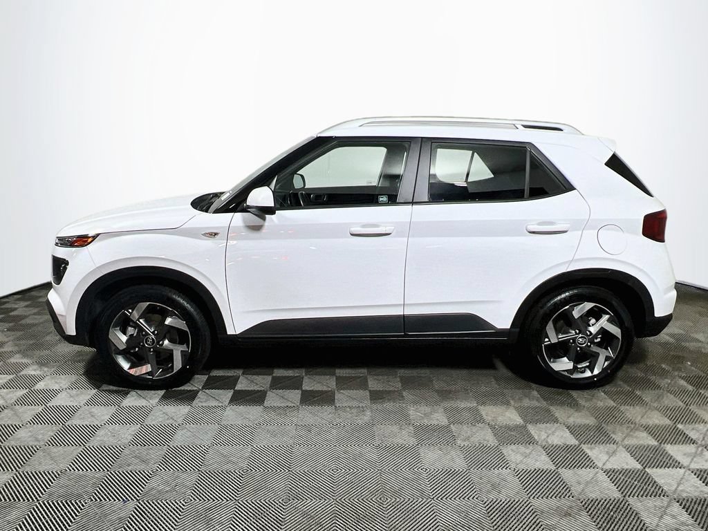 Used 2021 Hyundai Venue SEL w/ Cargo Package FWD image 4