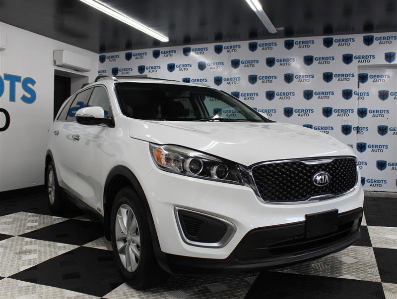Used 2017 Kia Sorento LX w/ LX Convenience Package image 5