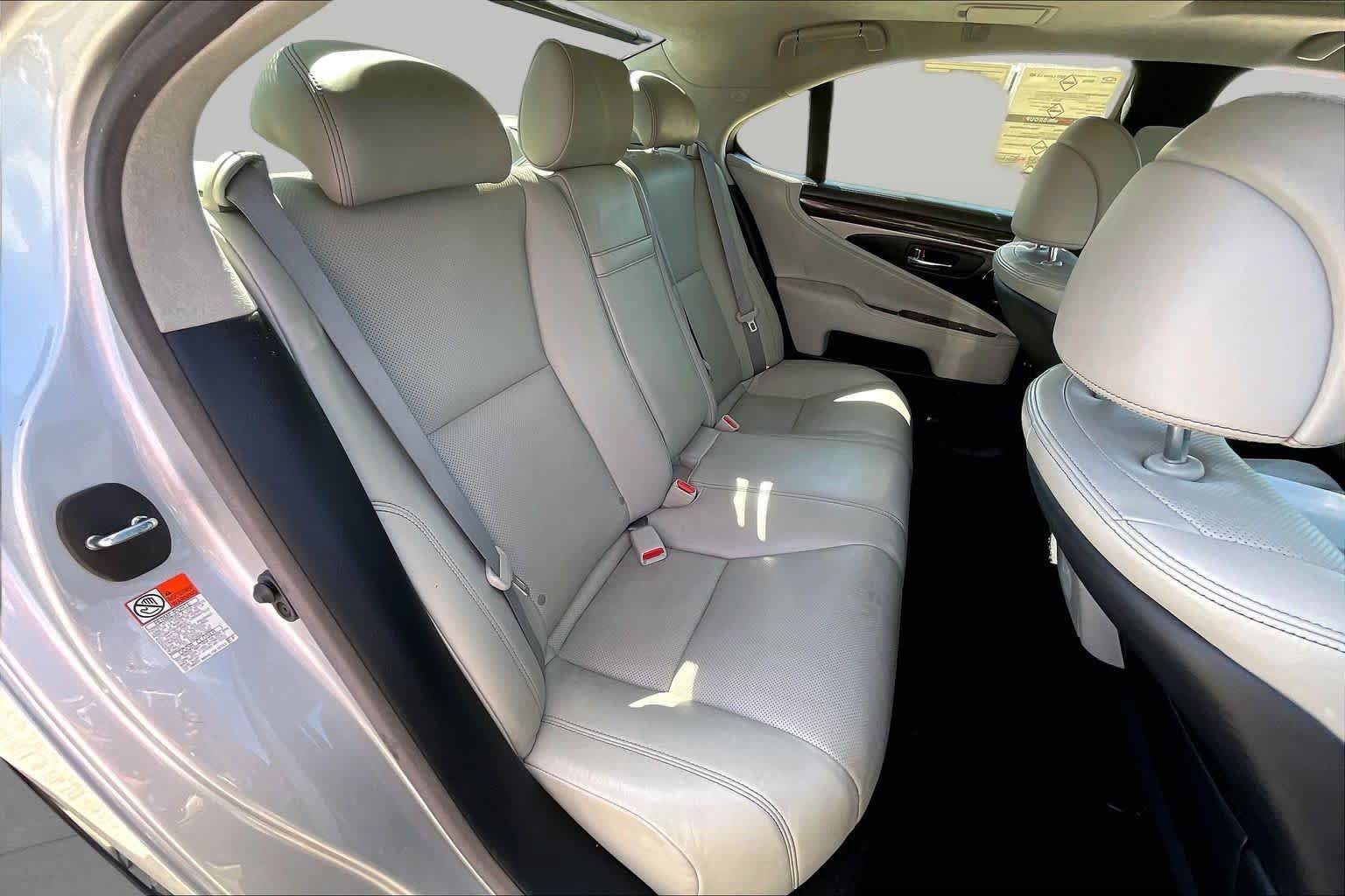 Used 2017 Lexus LS 460 w/ Comfort Package RWD image 20