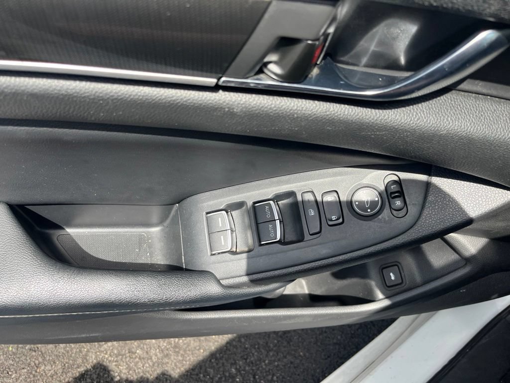 Used 2018 Honda Accord Sport image 10