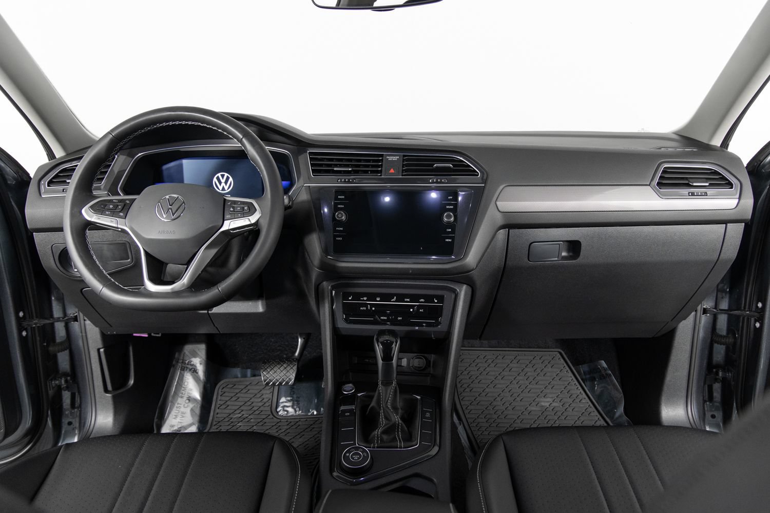 Used 2022 Volkswagen Tiguan SE AWD/4WD image 29