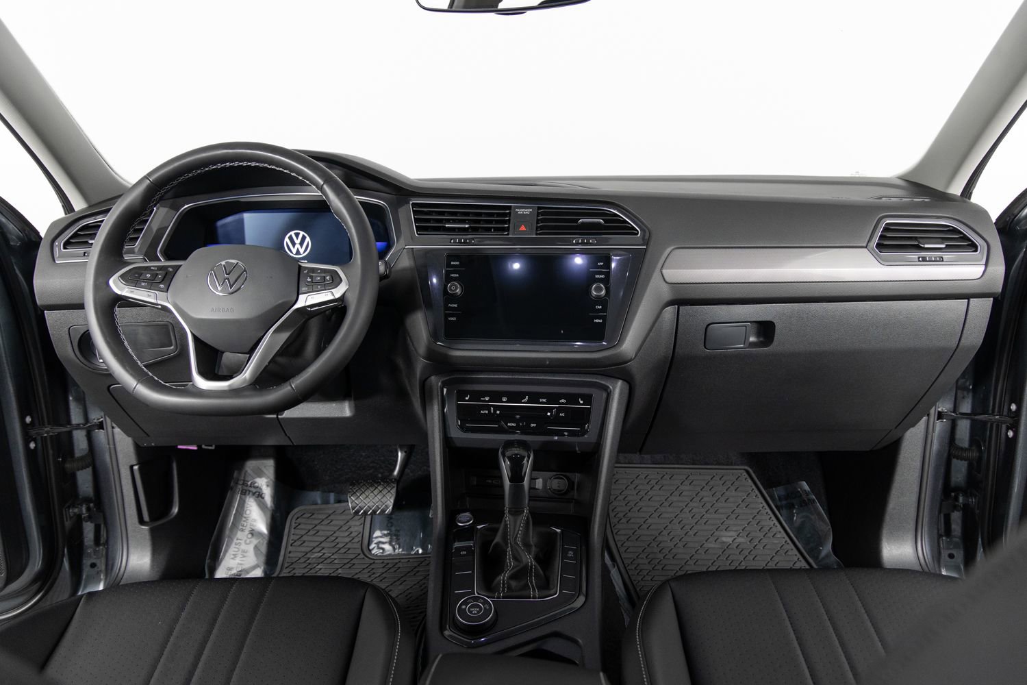 Used 2022 Volkswagen Tiguan SE AWD/4WD image 29