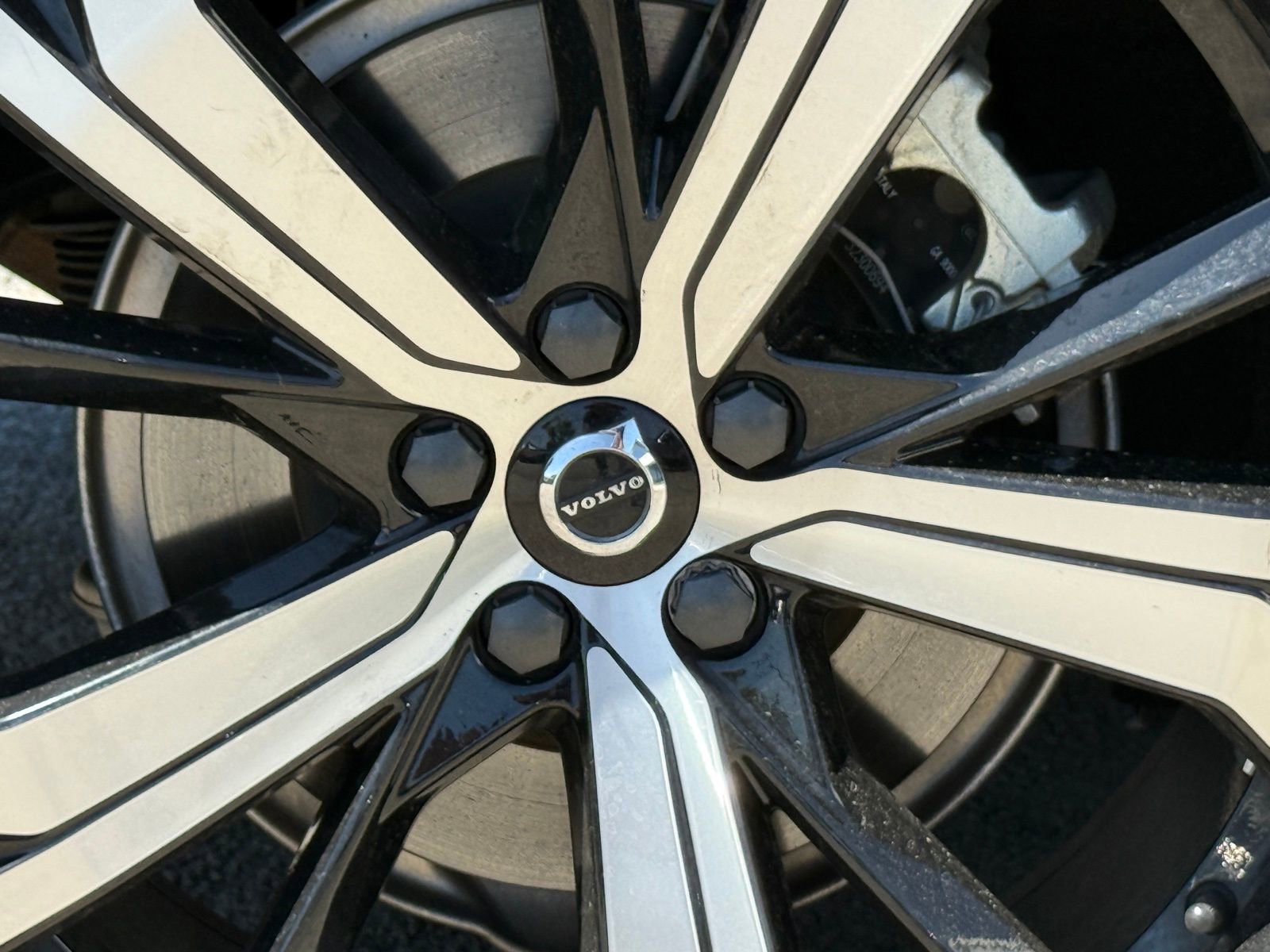 Used 2022 Volvo XC60 T8 R-Design w/ Advanced Package image 21