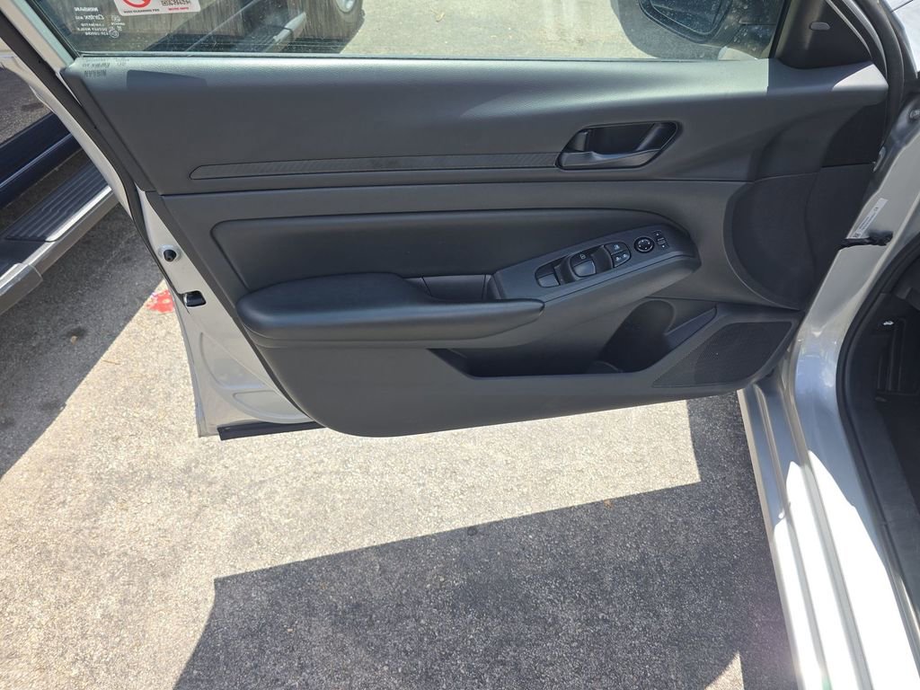 Used 2024 Nissan Altima 2.5 S image 16