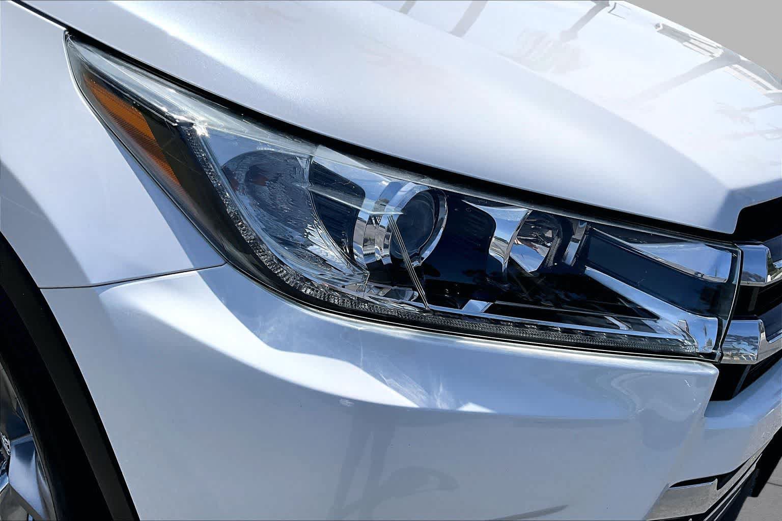 Used 2019 Toyota Highlander Limited Platinum FWD image 26