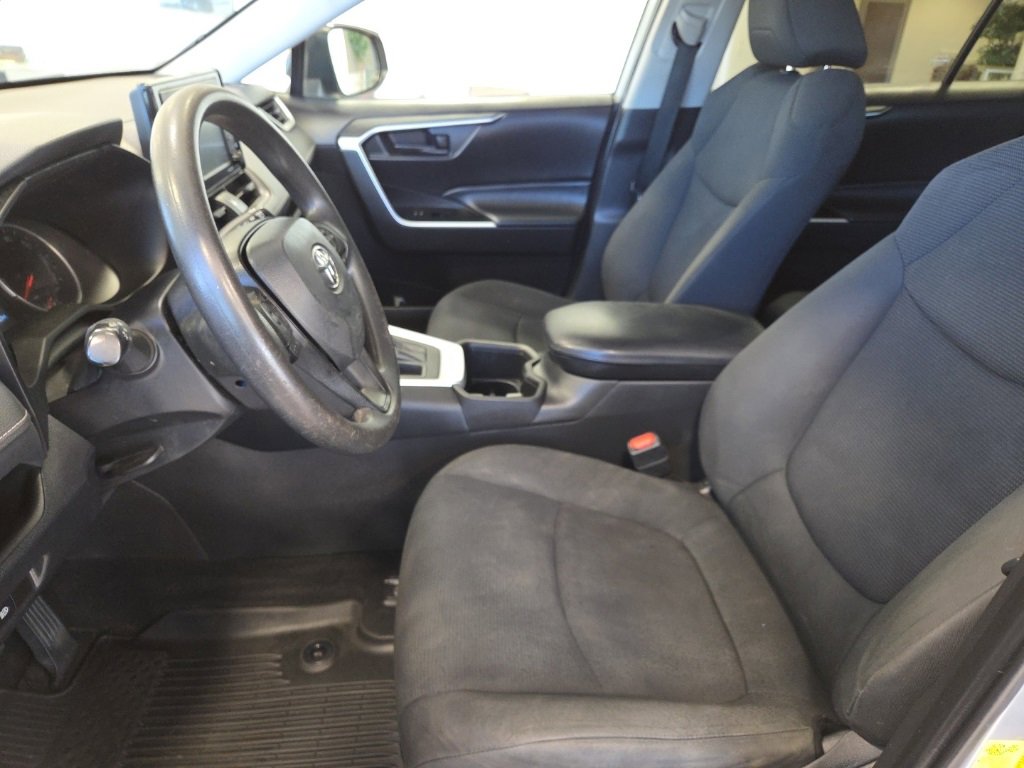Used 2022 Toyota RAV4 LE image 12
