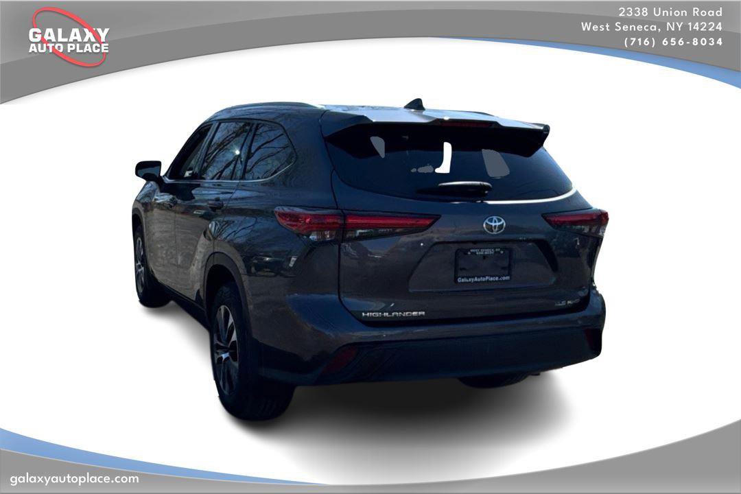 Used 2022 Toyota Highlander XLE image 7