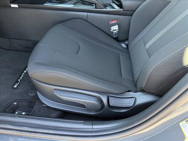 New 2026 Hyundai Elantra SE image 4