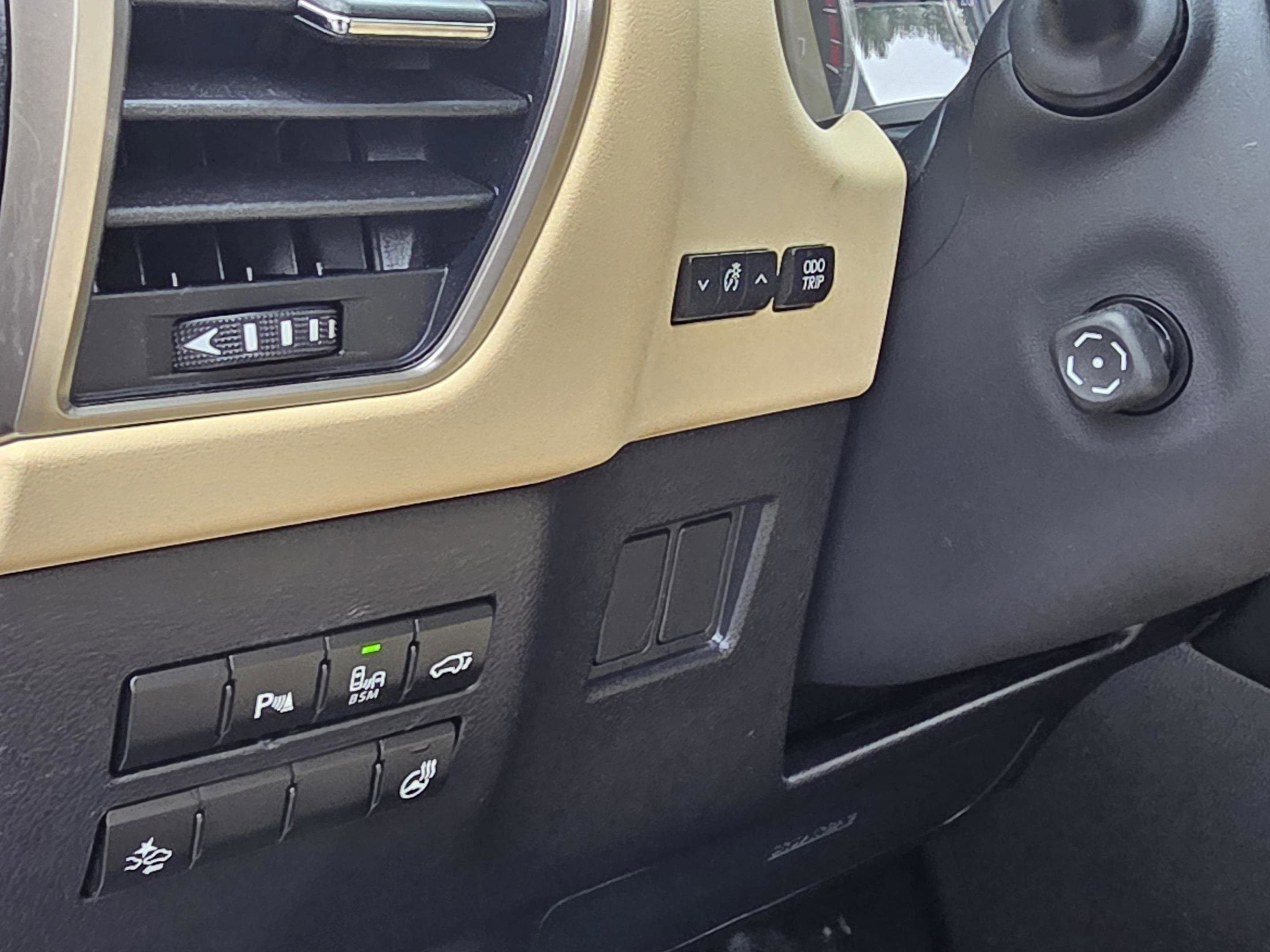 Used 2015 Lexus NX 300h AWD w/ Luxury Package image 14