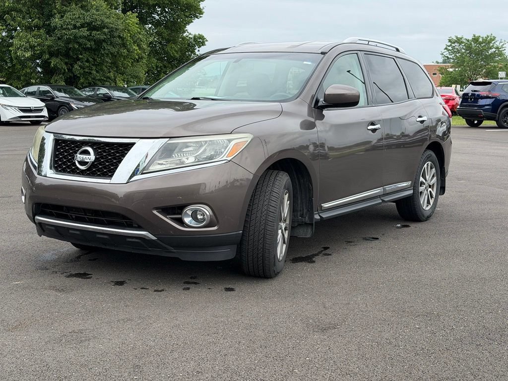 Used 2015 Nissan Pathfinder SL w/ Trailer Tow Package AWD/4WD image 2