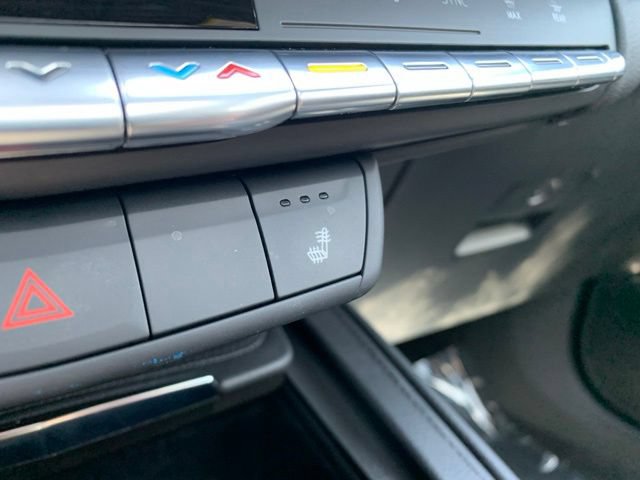 Used 2022 Cadillac XT4 Luxury w/ Cold Weather Package AWD/4WD image 23
