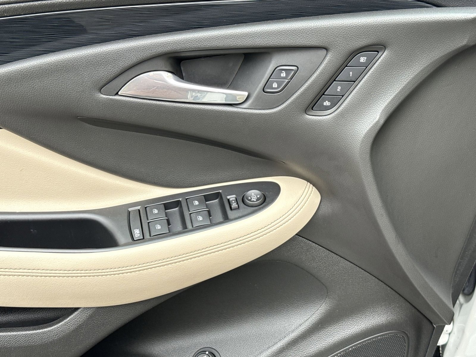 Used 2017 Buick Envision Premium w/ Driver Confidence Package AWD/4WD image 15