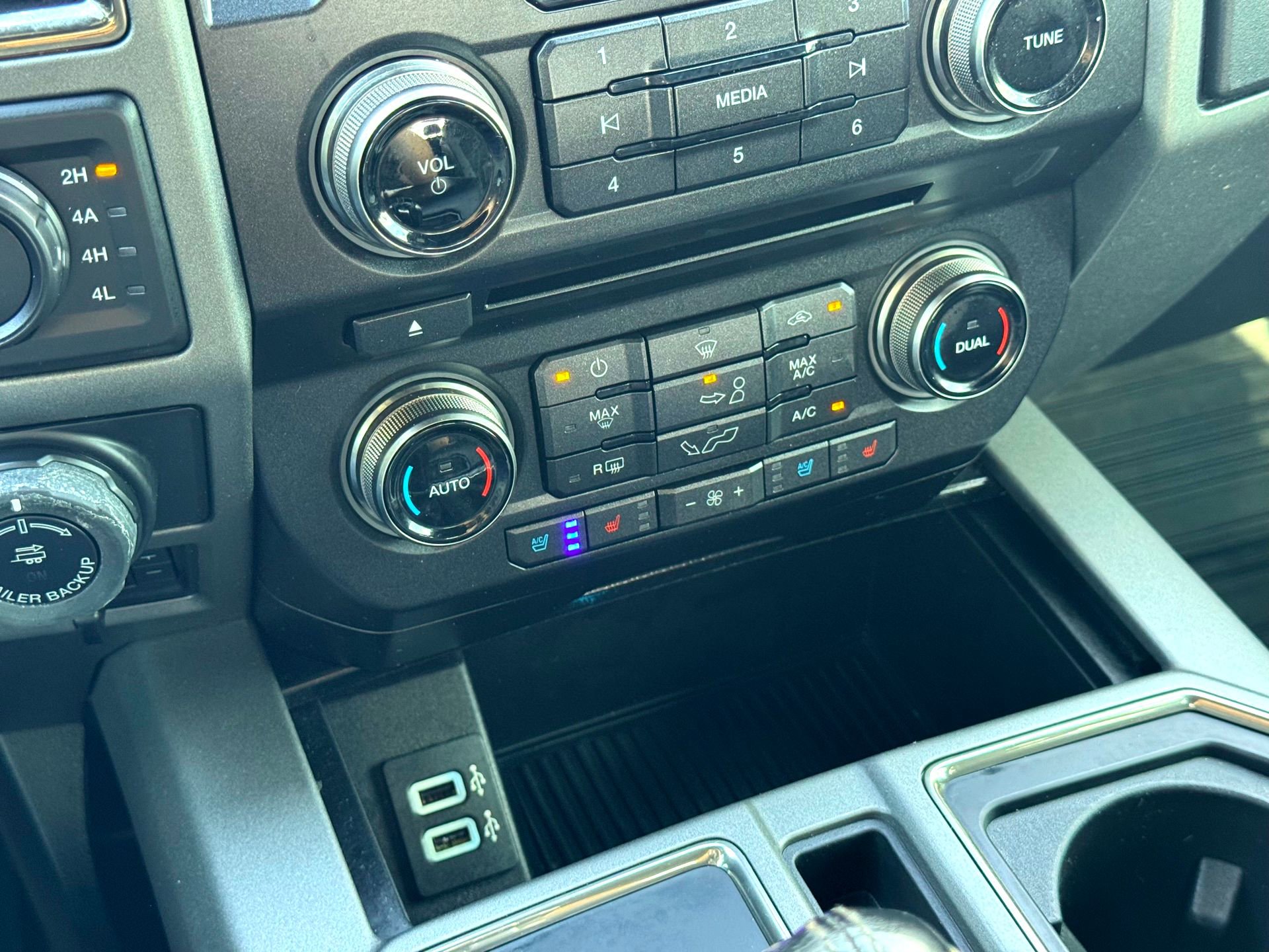 Used 2017 Ford F150 Raptor w/ Equipment Group 802A Luxury image 26