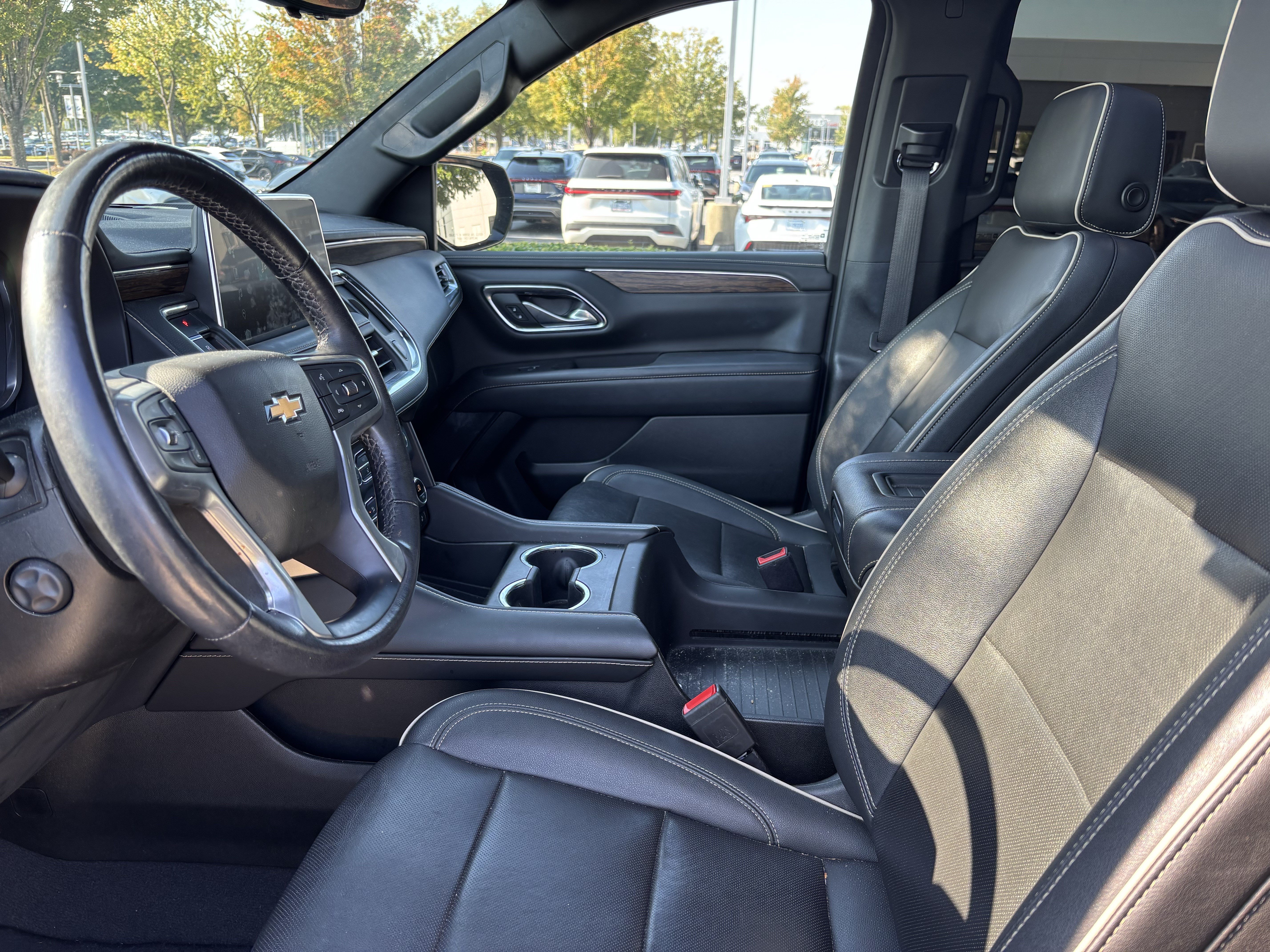 Used 2023 Chevrolet Tahoe Premier AWD/4WD image 16
