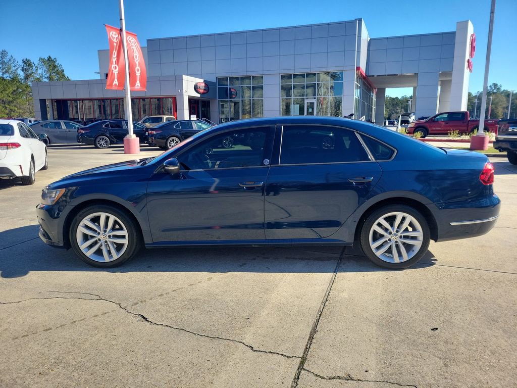Used 2019 Volkswagen Passat 2.0T Wolfsburg w/ Wheels & Sunroof Package image 2