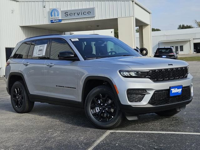 New 2025 Jeep Grand Cherokee Laredo image 2