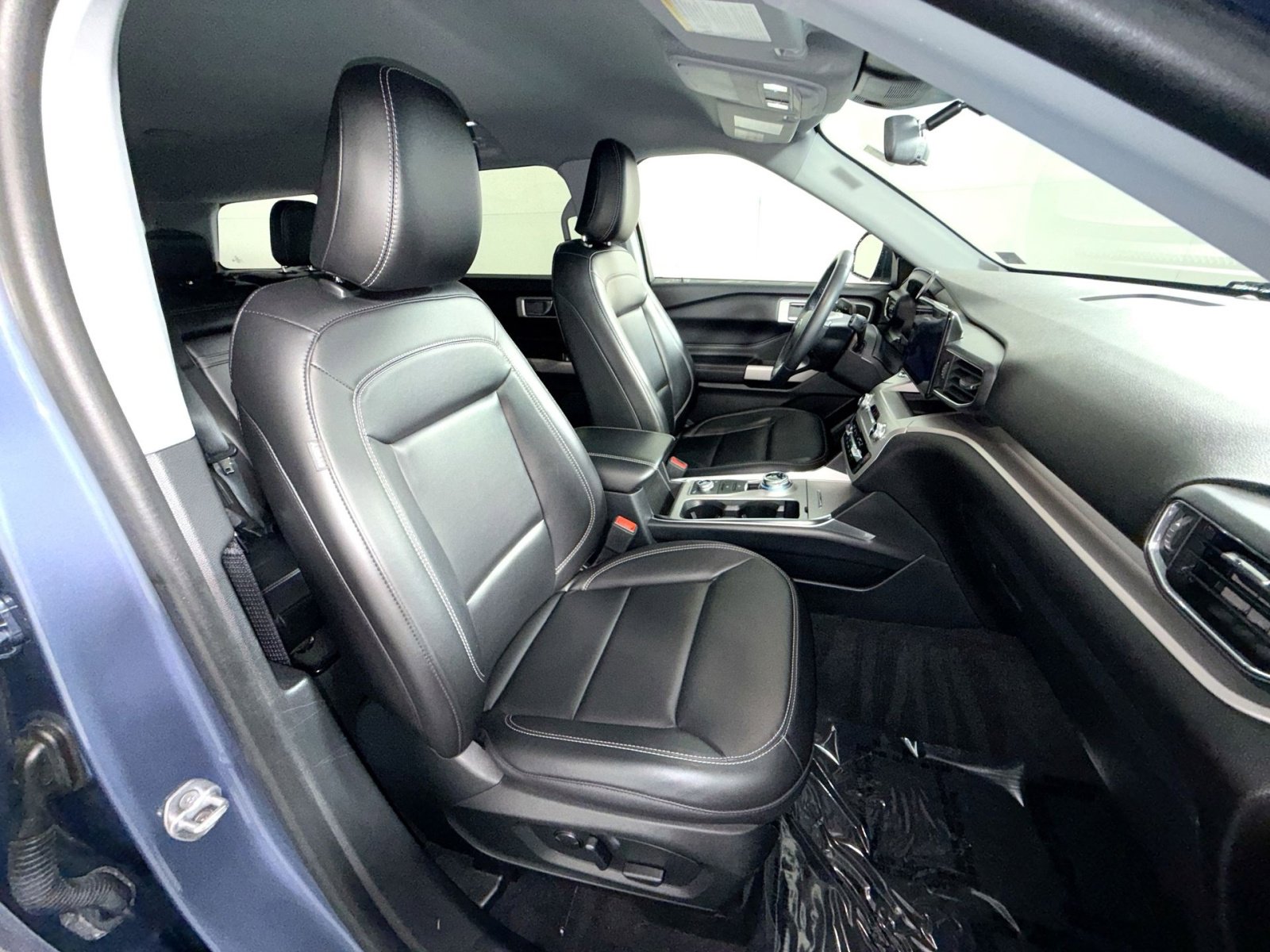 Used 2021 Ford Explorer XLT w/ Equipment Group 202A AWD/4WD image 25