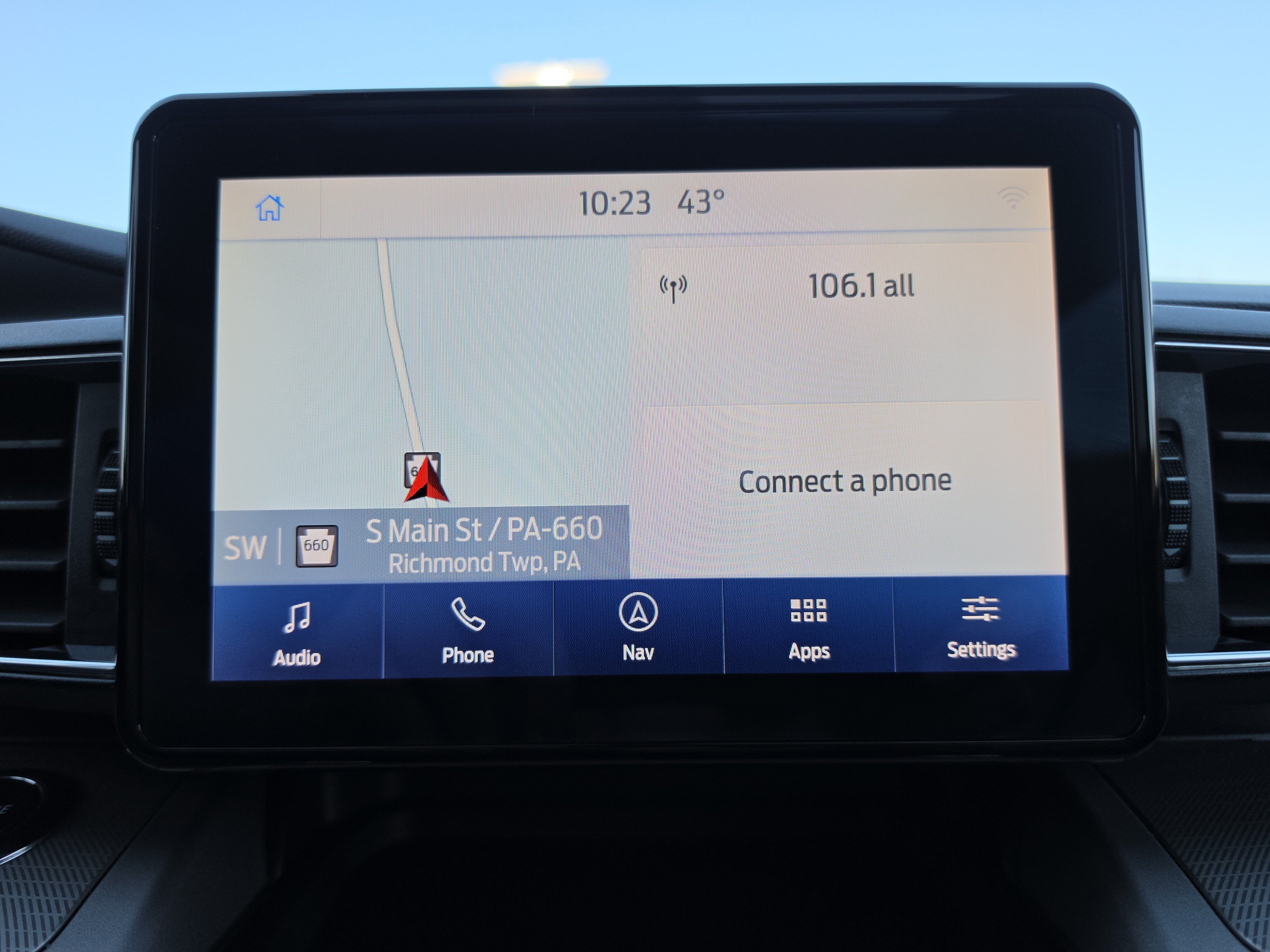 Used 2023 Ford Explorer XLT w/ Equipment Group 202A AWD/4WD image 29