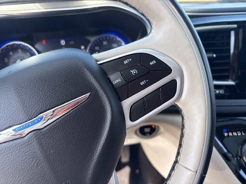 Used 2018 Chrysler Pacifica Limited FWD image 42