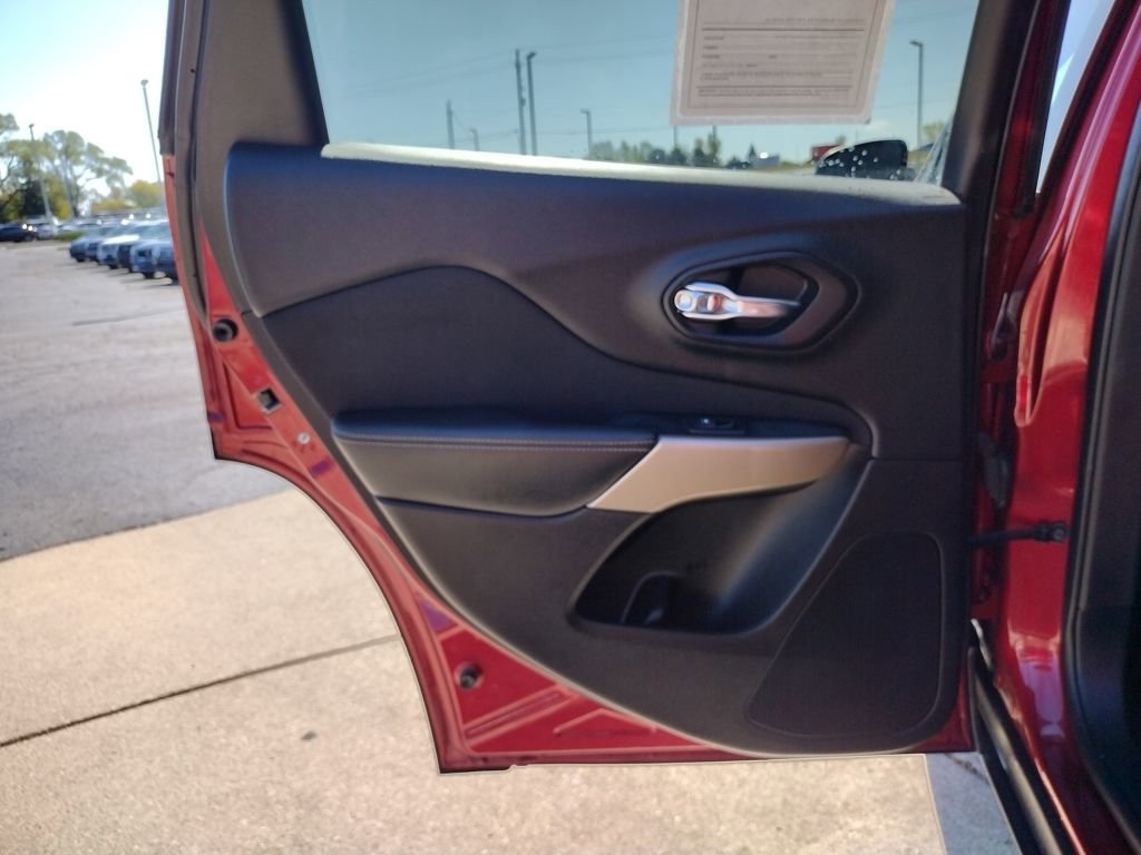 Used 2017 Jeep Cherokee Latitude w/ Cold Weather Group image 20