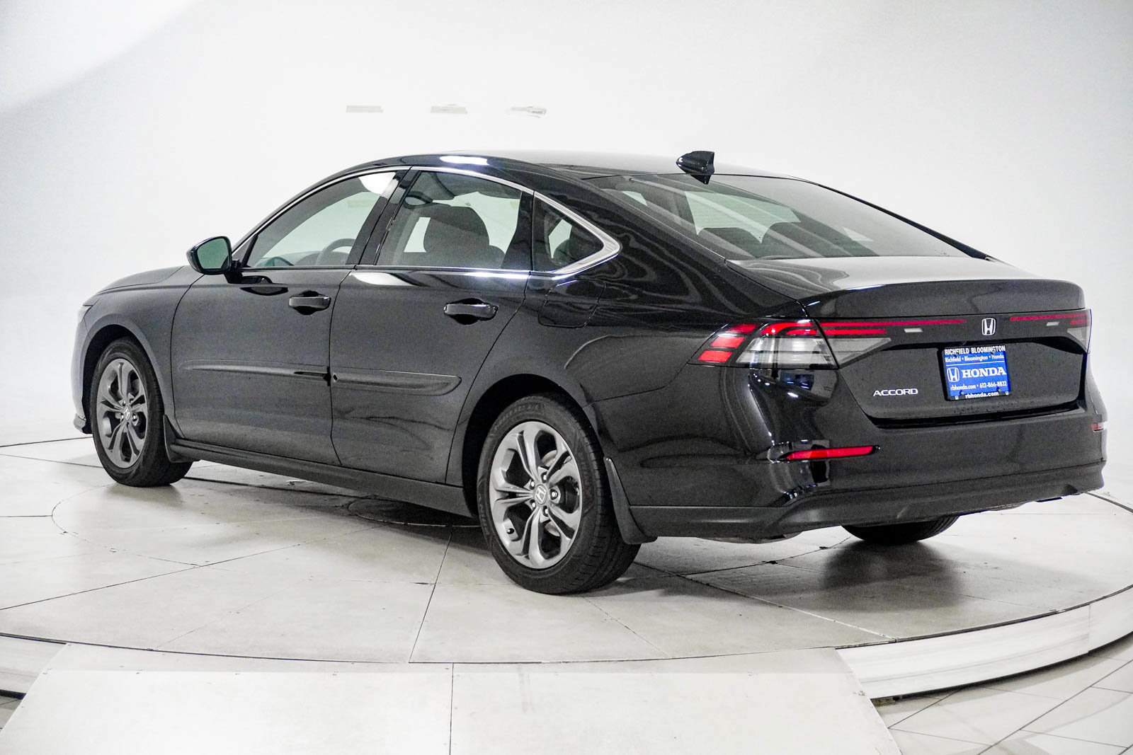 Used 2023 Honda Accord EX image 6