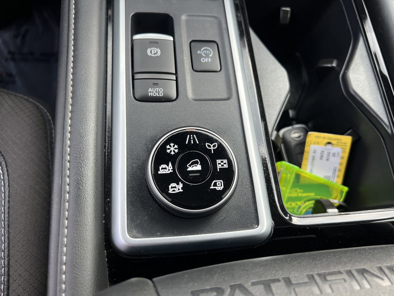 Certified 2025 Nissan Pathfinder SL image 17