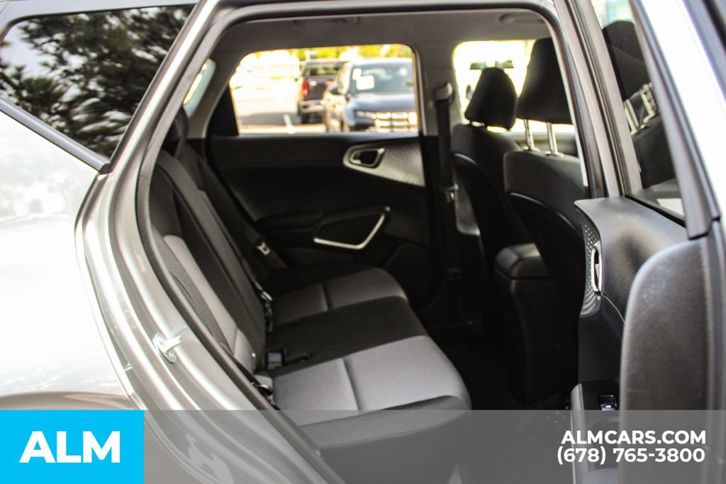 Used 2025 Kia Soul LX w/ LX Technology Package FWD image 18