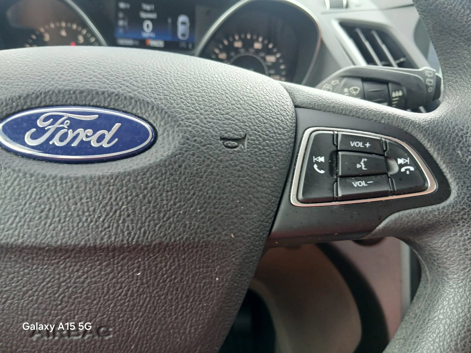 Used 2019 Ford Escape SE FWD image 31