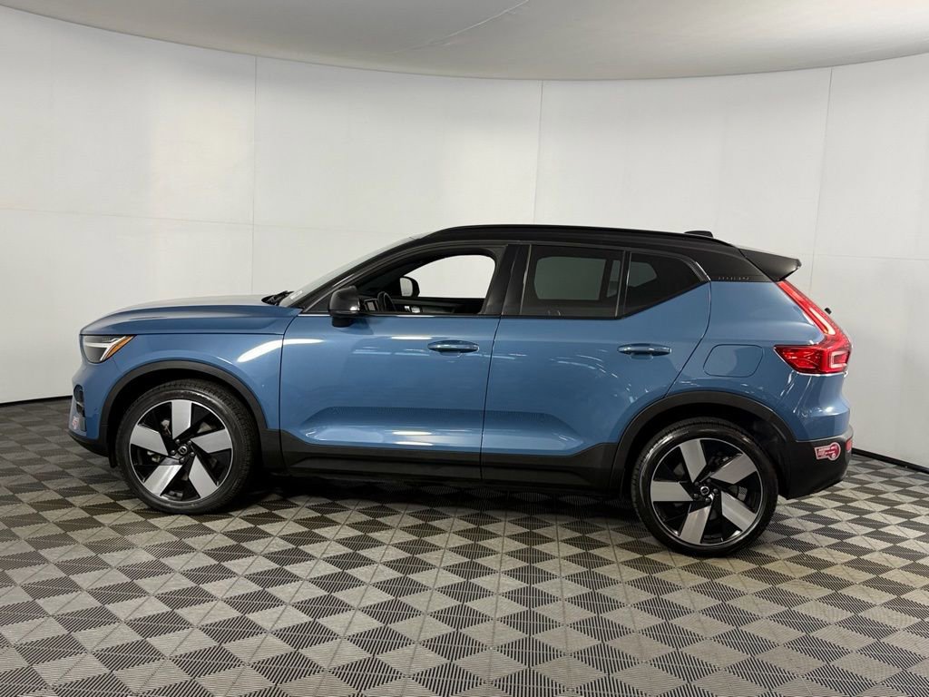Used 2023 Volvo XC40 Recharge Plus image 10
