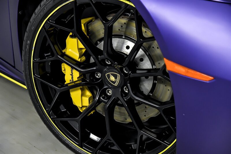 Used 2021 Lamborghini Huracan EVO RWD image 4